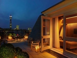 Penthouse natural light, king bed and walk-in wardrobe