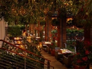 夜のMatadorのテラス