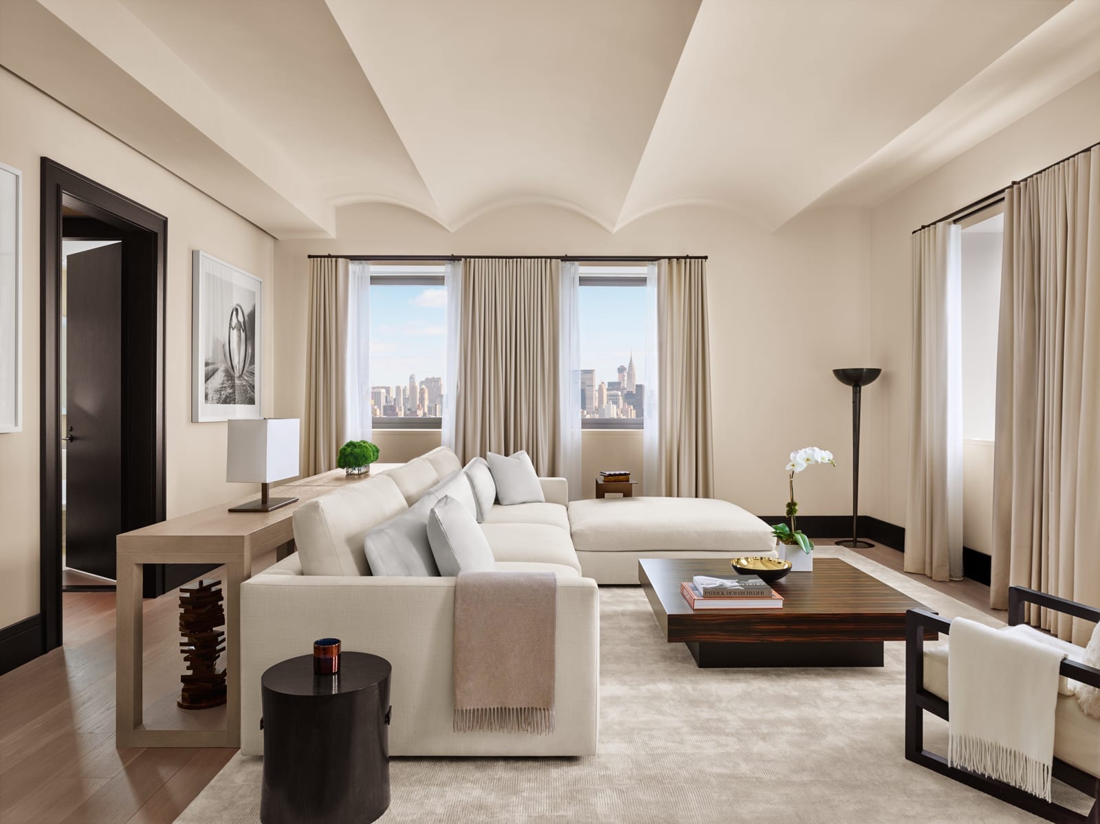 edition-nyc-penthouse-suite-living-room