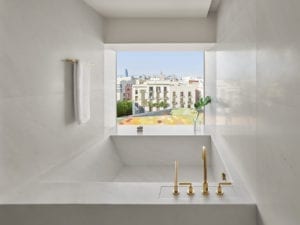 Bañera en el baño de la suite Loft