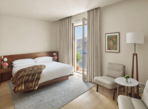 Details of the Superior King Room with Lake View