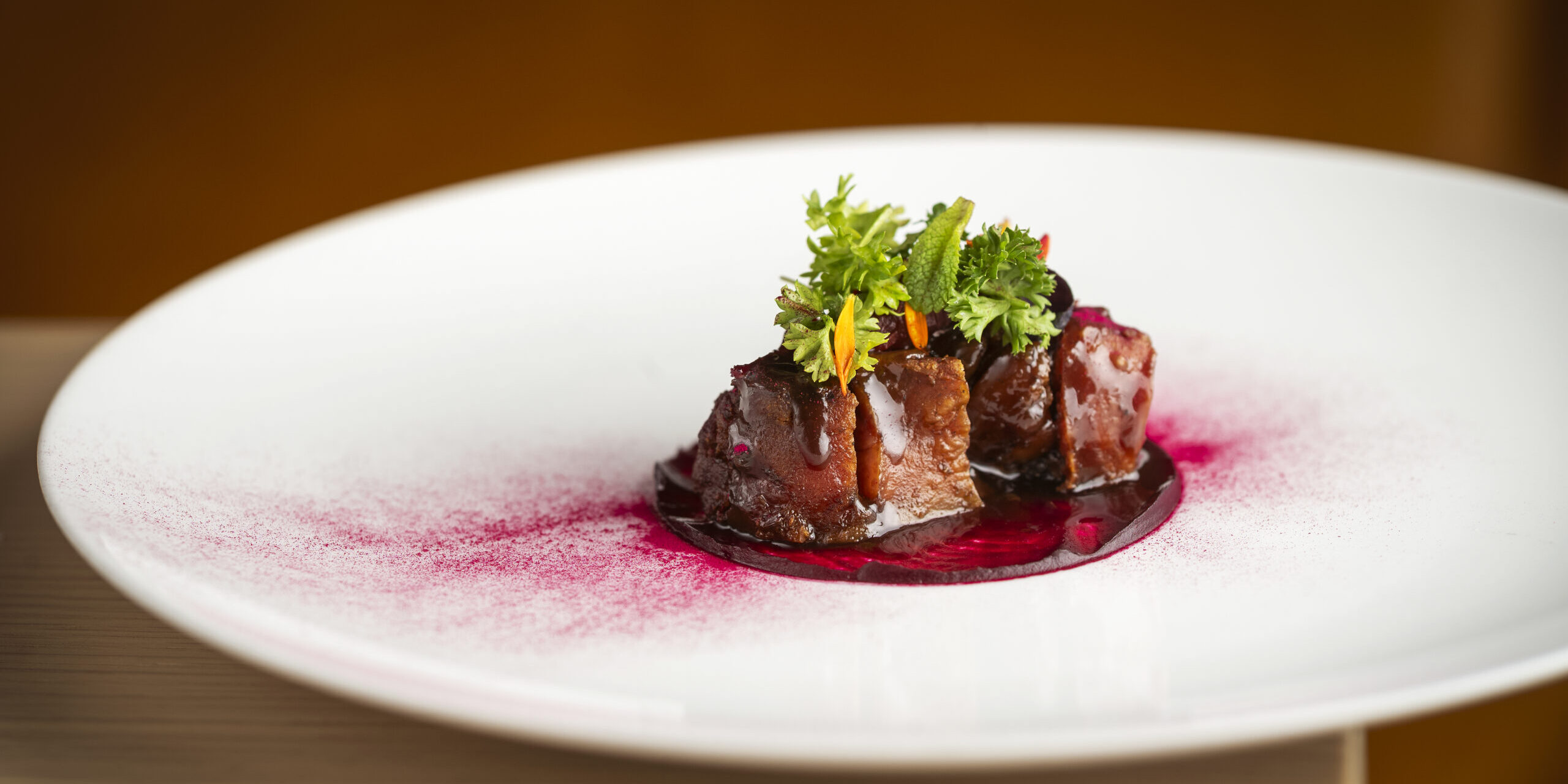 A featured dish from the Álvaro Salazar x Veraz menu.